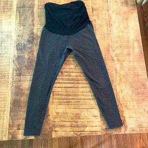 Beyond the Bump Maternity Leggings (size M).